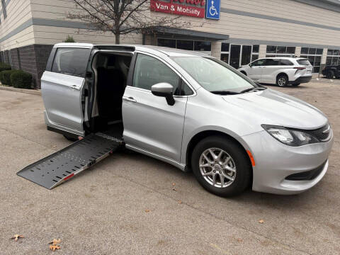 2022 Chrysler Voyager LX