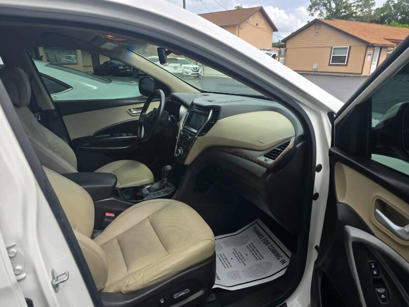 2017 Hyundai Santa Fe SE - Photo 7