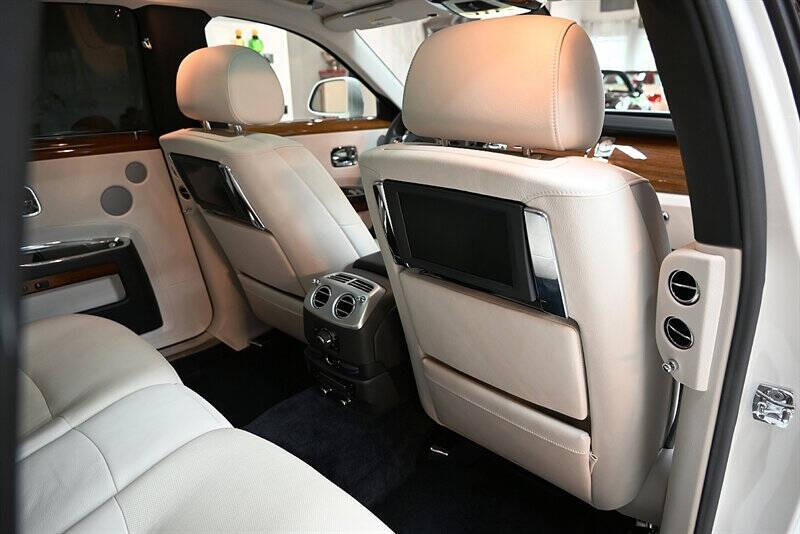 2013 Rolls-Royce Ghost 29