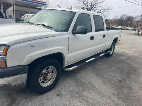 2004 Chevrolet Silverado 2500 for sale at J P MOTORS in Lenoir City TN