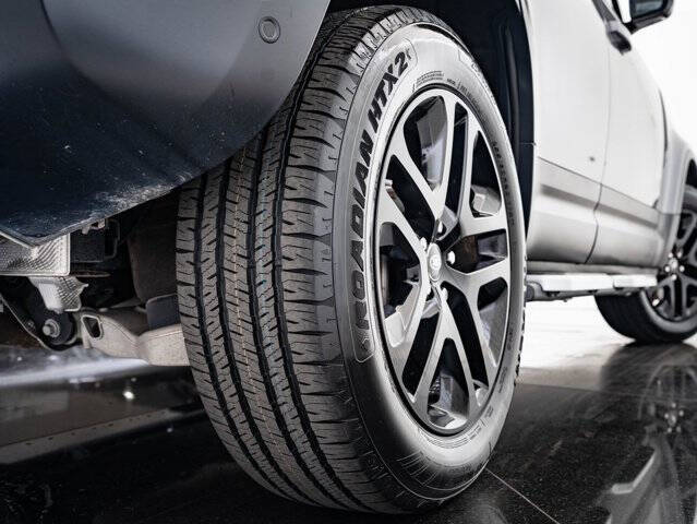 2020 Land Rover Defender 110 SE