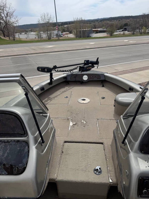 2003 Tracker Tundra 21
