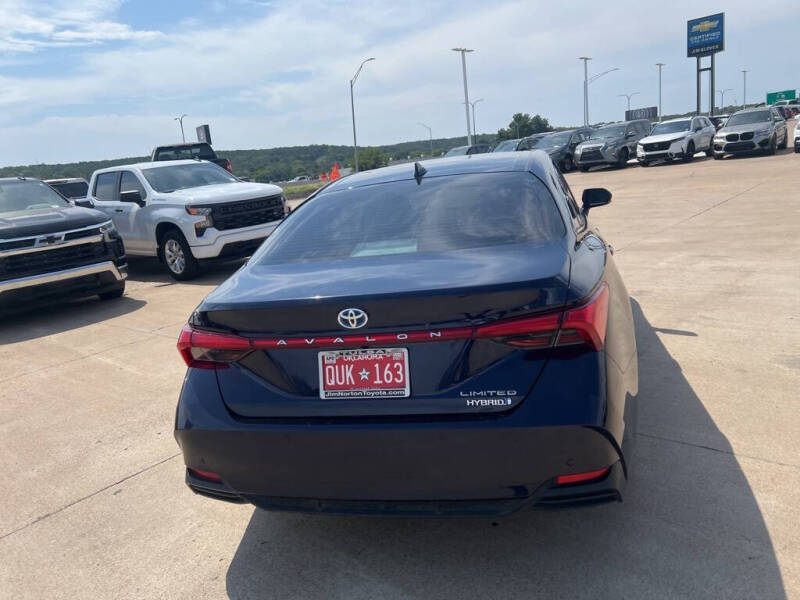 2022 Toyota Avalon Hybrid Limited