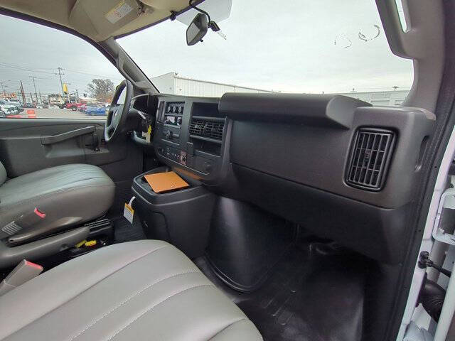 2025 Chevrolet Express 2500