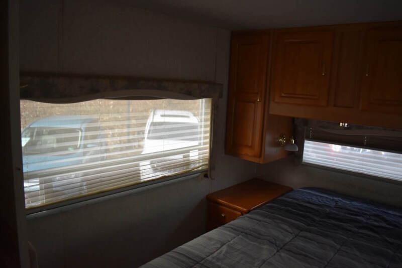 2002 Ford E-Series E-450 SD