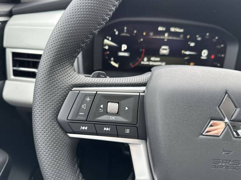 2025 Mitsubishi Outlander SE