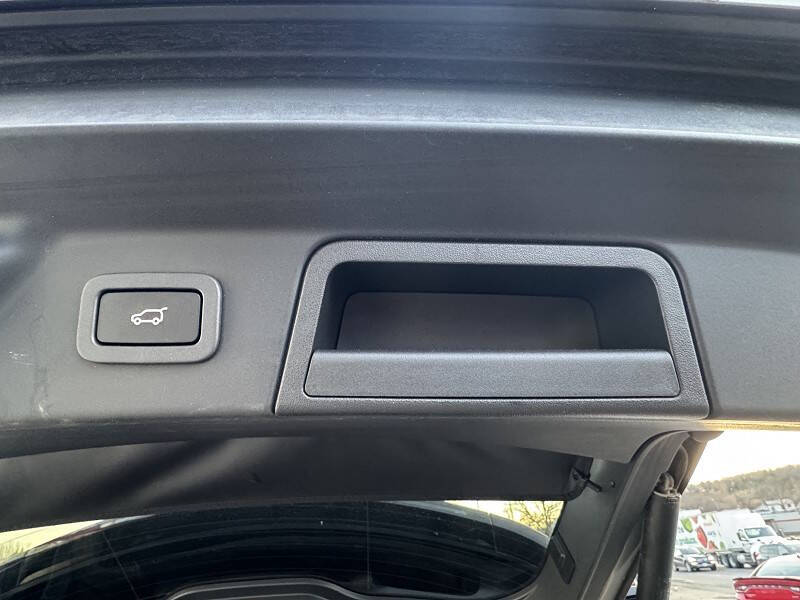 2018 Land Rover Range Rover Velar P250 R-Dynamic SE