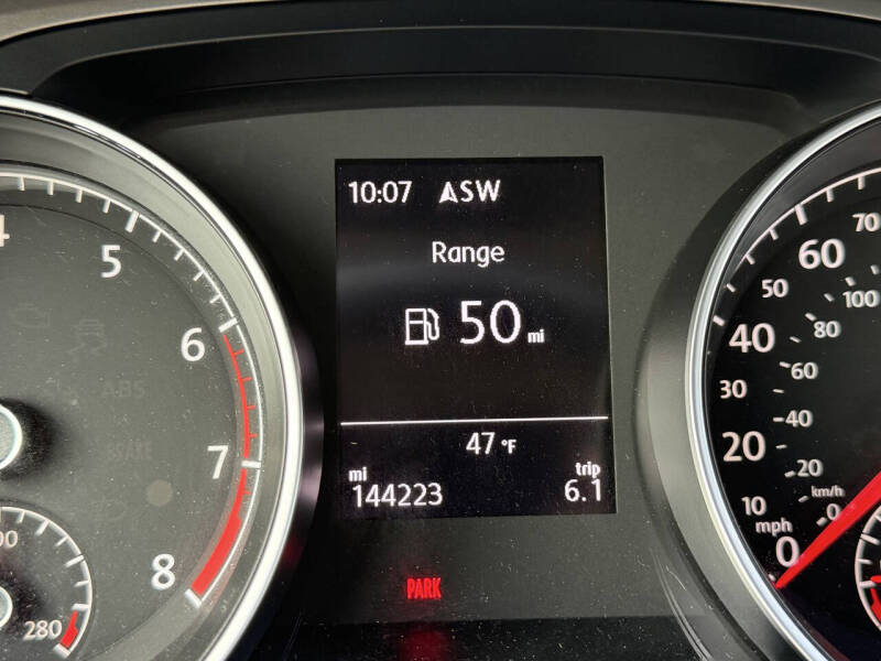 2016 Volkswagen Golf TSI S