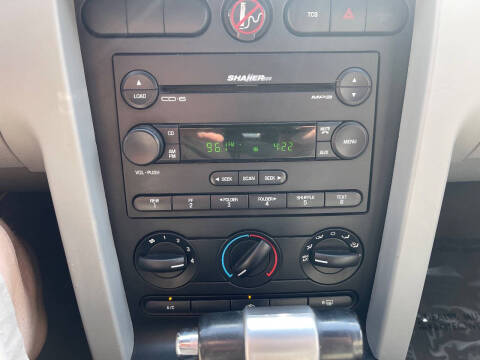 2006 Ford Mustang V6 Deluxe