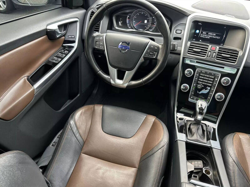 2016 Volvo XC60 T6 Drive-E Platinum