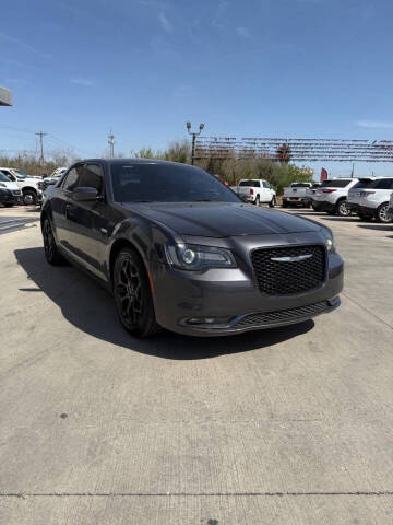 2019 Chrysler 300 for sale at A & V MOTORS in Hidalgo TX