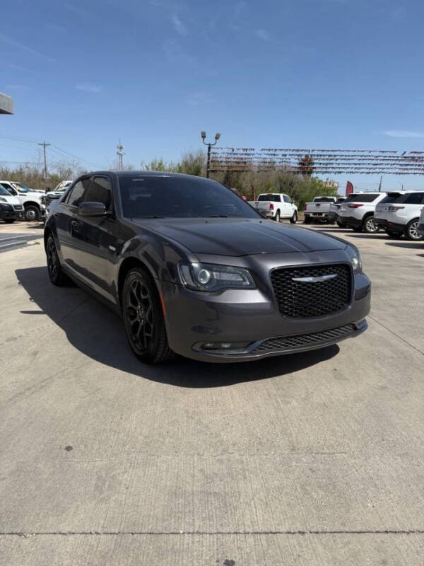 2019 Chrysler 300 S's photo