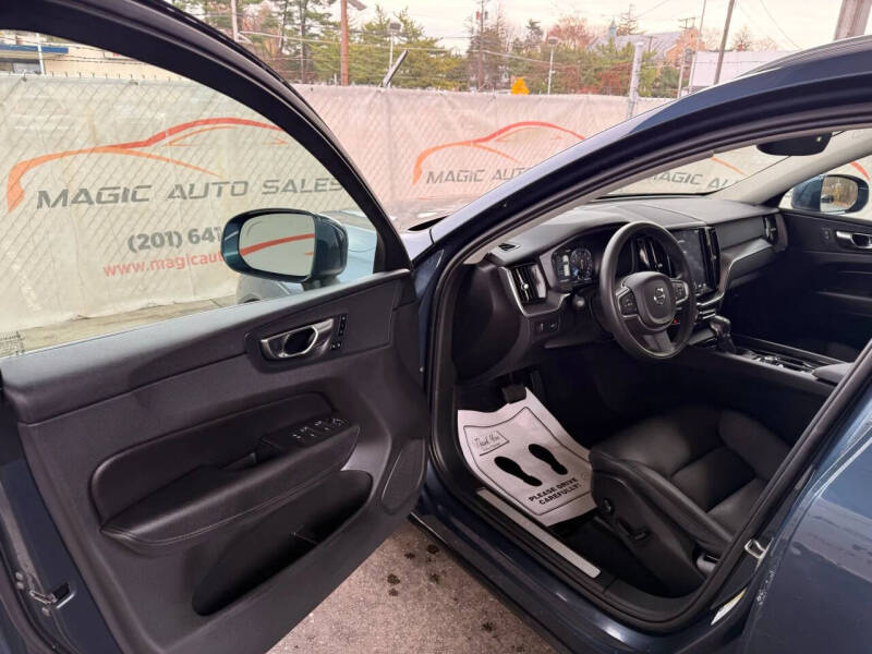 2020 Volvo XC60 T5 Momentum