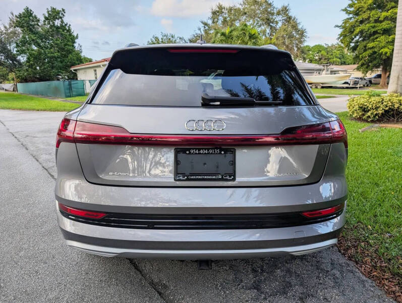 2021 Audi e-tron quattro Premium