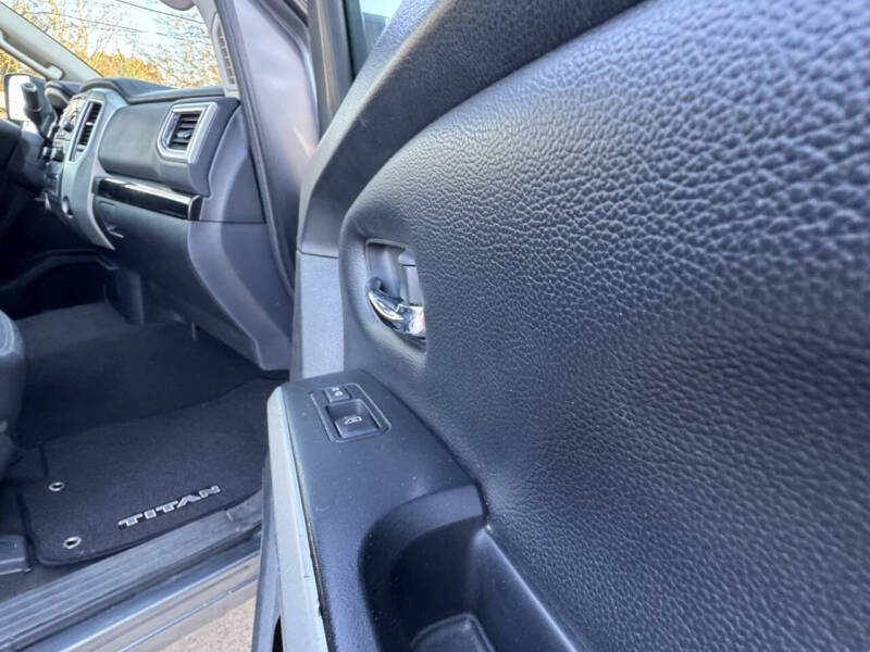 2016 Nissan Titan XD SV