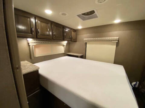 2017 Ford E-Series E-450 SD