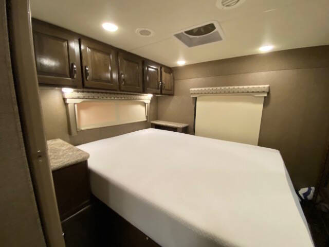 2017 Ford E-Series E-450 SD