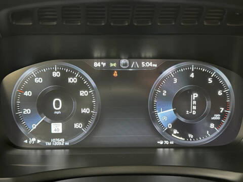 2016 Volvo XC90 T6 Momentum