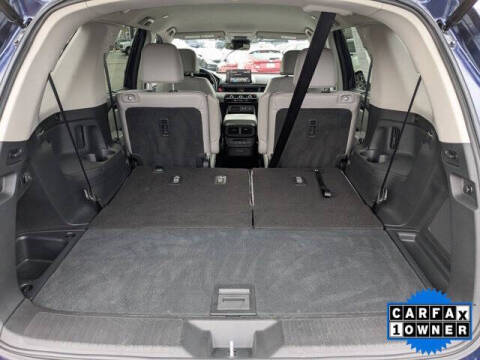 2023 Honda Pilot EX-L w/Rear Captain's Chairs