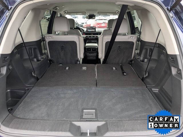 2023 Honda Pilot EX-L w/Rear Captain's Chairs