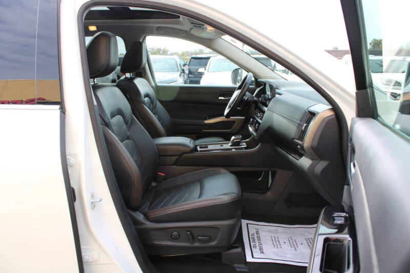 2023 Nissan Pathfinder Platinum