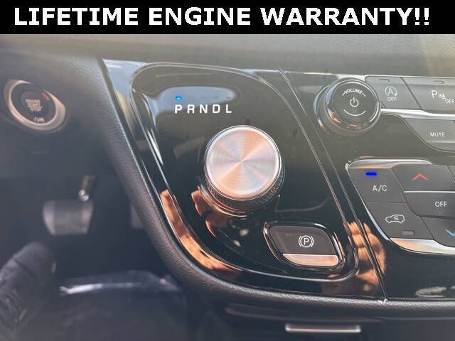 2025 Chrysler Voyager LX