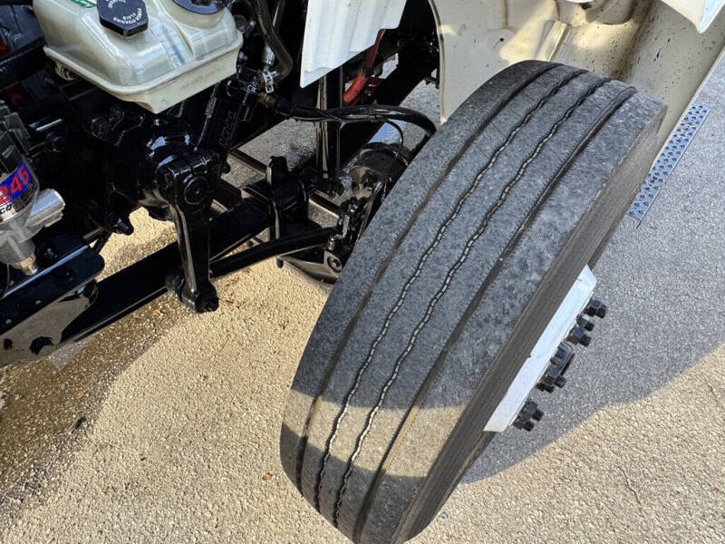 2018 Freightliner M2 106