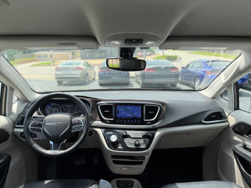 2017 Chrysler Pacifica Touring-L
