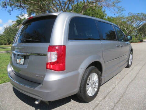 2013 Chrysler Town and Country Limited
