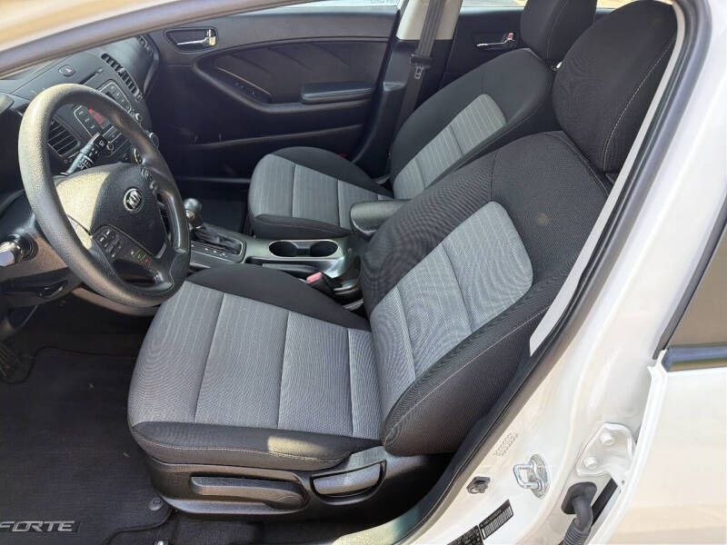 2016 Kia Forte5 LX