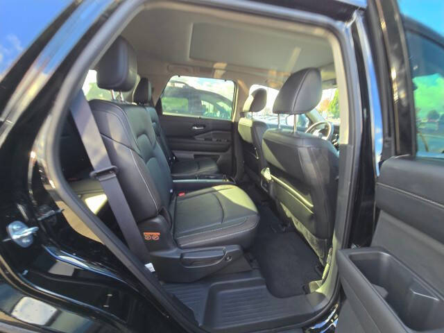 2024 Nissan Pathfinder SL