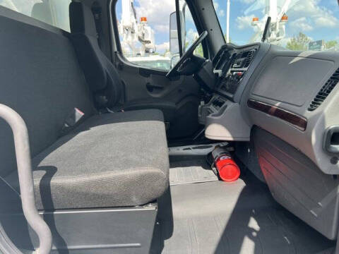 2019 Freightliner M2 106