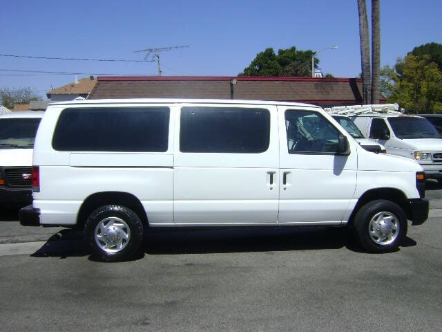 White 2010 Ford E-Series E-350 SD XL E-350 SD XL 3dr Passenger Van 2