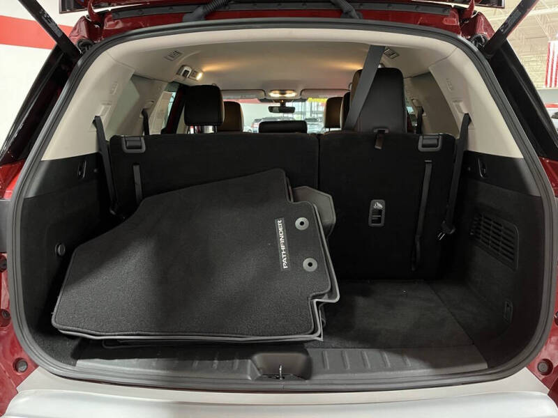 2023 Nissan Pathfinder SL