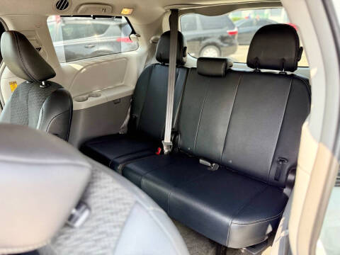 2014 Toyota Sienna SE 8-Passenger