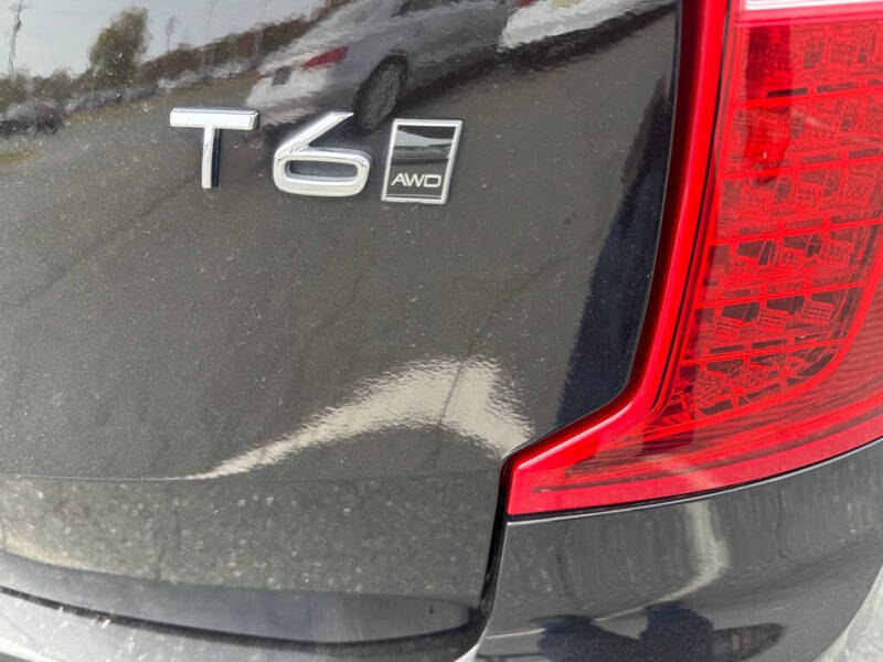 2016 Volvo XC90 T6 Momentum