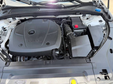 2017 Volvo S90 T6 Momentum