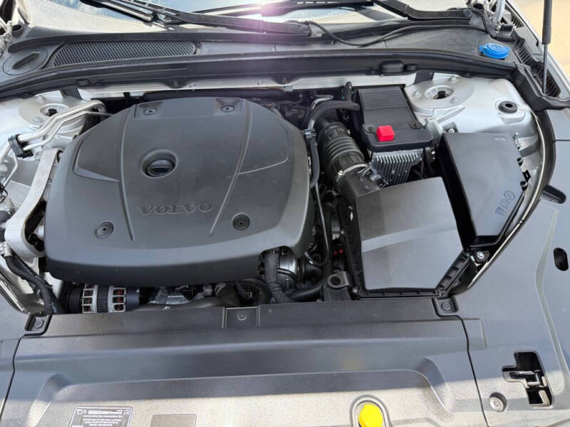 2017 Volvo S90 T6 Momentum