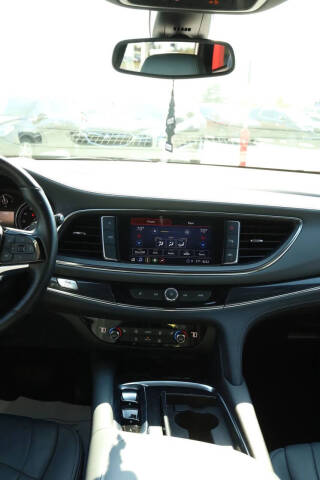 2022 Buick Enclave Essence