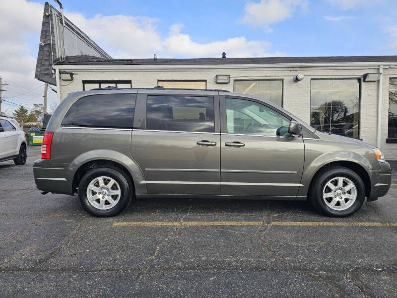 2010 Chrysler Town and Country Touring Plus