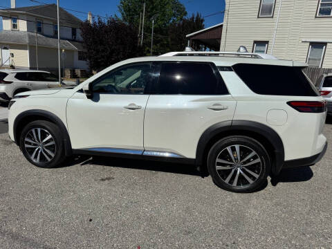 2023 Nissan Pathfinder Platinum