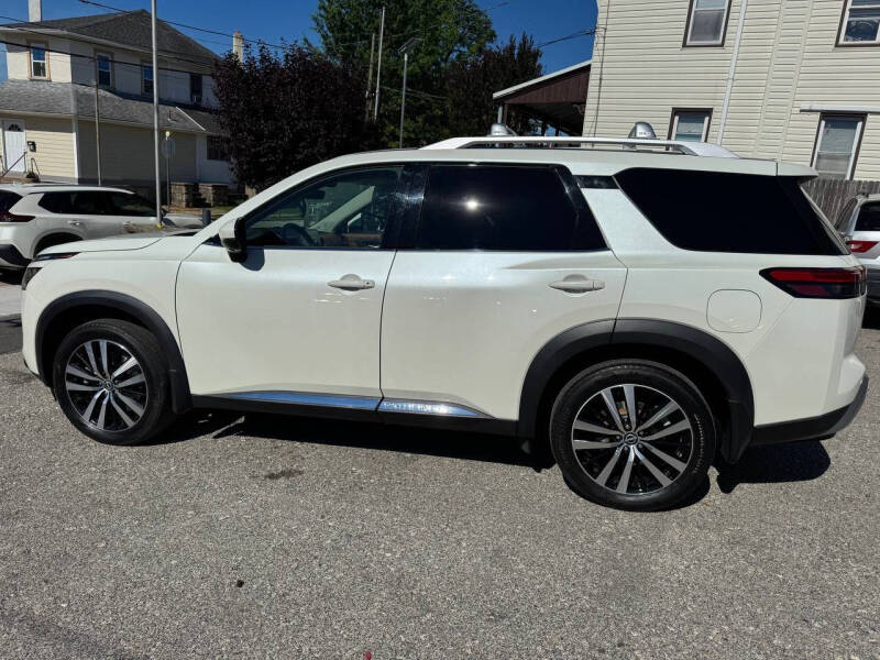 2023 Nissan Pathfinder Platinum