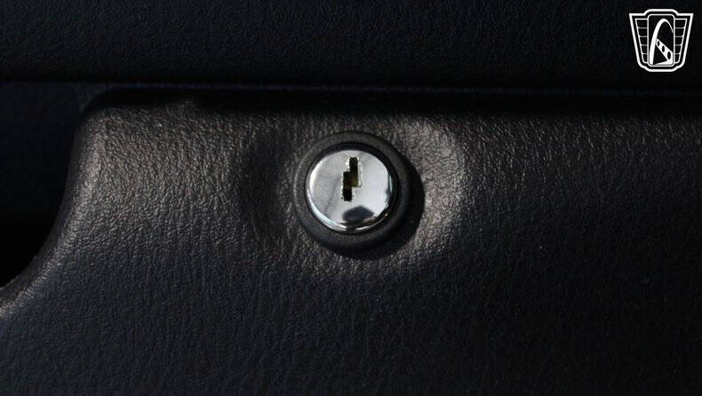 2004 Ford Thunderbird Deluxe