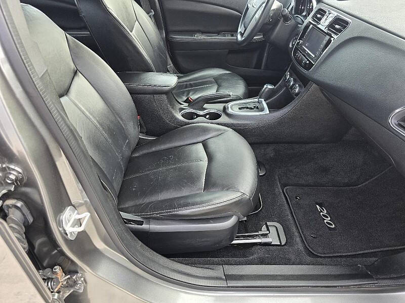 2013 Chrysler 200 Limited