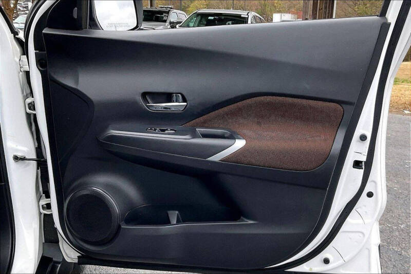 2021 Nissan Kicks SR