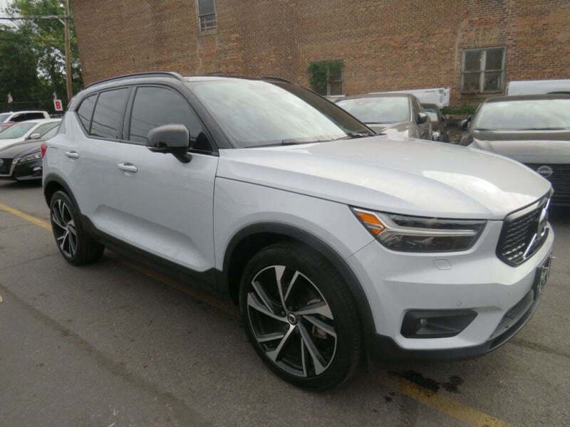 2022 Volvo XC40 T5 R-Design