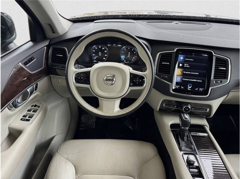 2019 Volvo XC90 T6 Momentum