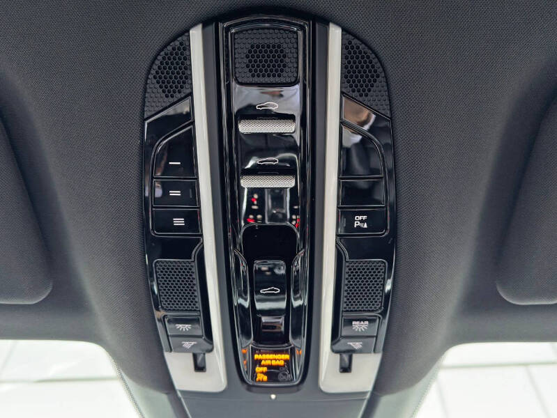 2018 Porsche Panamera 4