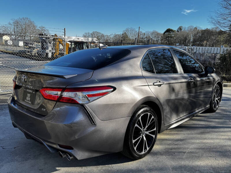 2020 Toyota Camry SE