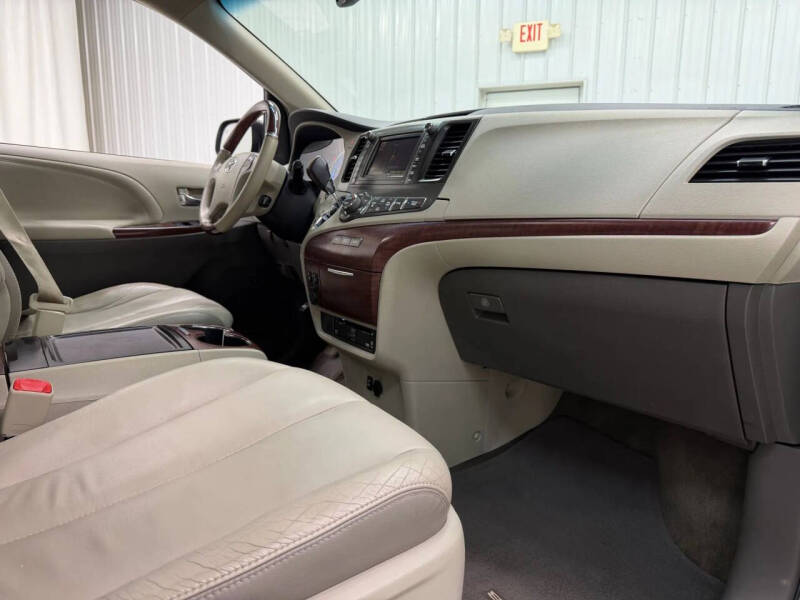 2013 Toyota Sienna Limited 7-Passenger